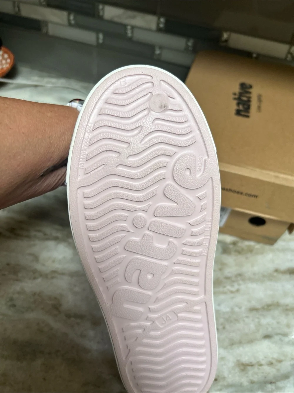 Native Big girls Sz J4 Jefferson Pink Sparkle Bling WaterProof Slip On Loafers